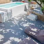 Вилла Bohemian Nest - Cheerful 2-bedroom With Pool