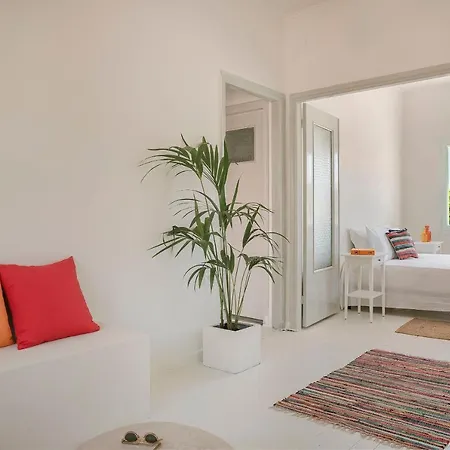 Βίλα Bohemian Nest - Cheerful 2-bedroom With Pool