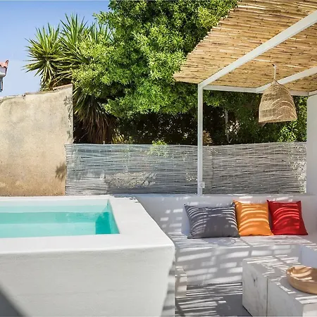 Bohemian Nest - Cheerful 2-bedroom With Pool Βίλα