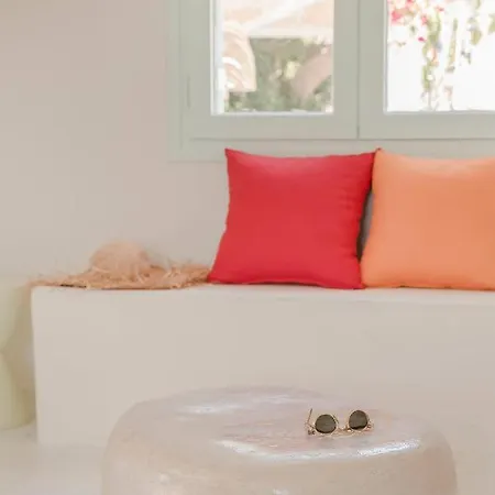 Bohemian Nest - Cheerful 2-bedroom With Pool 빌라