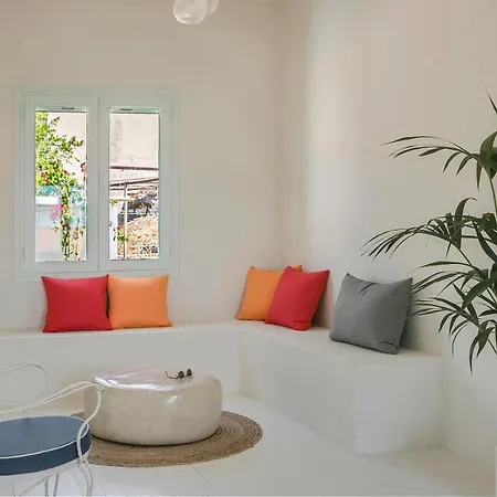 Bohemian Nest - Cheerful 2-bedroom With Pool Βίλα