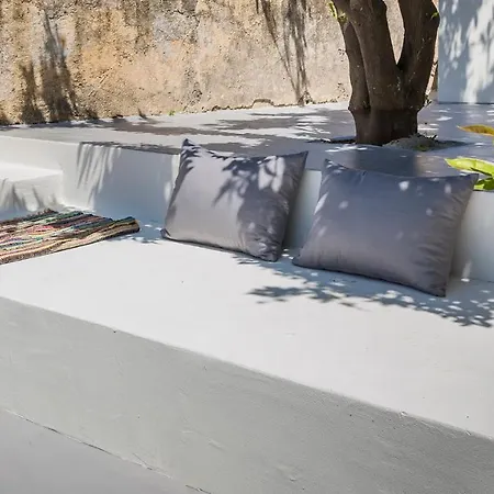 Bohemian Nest - Cheerful 2-bedroom With Pool