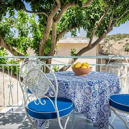 Bohemian Nest - Cheerful 2-bedroom With Pool Dhavgata