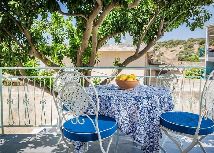 Bohemian Nest - Cheerful 2-bedroom With Pool Dhavgáta