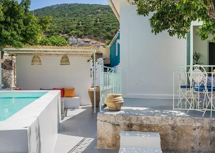 Villa Bohemian Nest - Cheerful 2-bedroom With Pool Dhavgáta