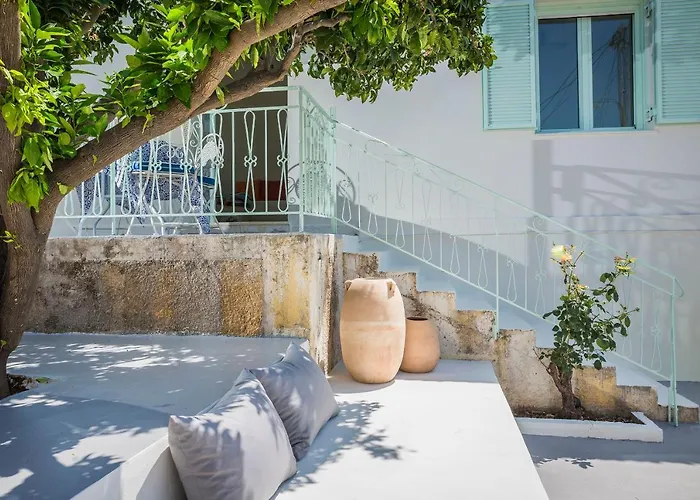 Villa Bohemian Nest - Cheerful 2-bedroom With Pool Dhavgáta