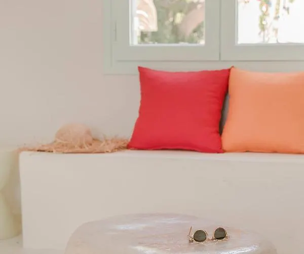 Bohemian Nest - Cheerful 2-bedroom With Pool Villa