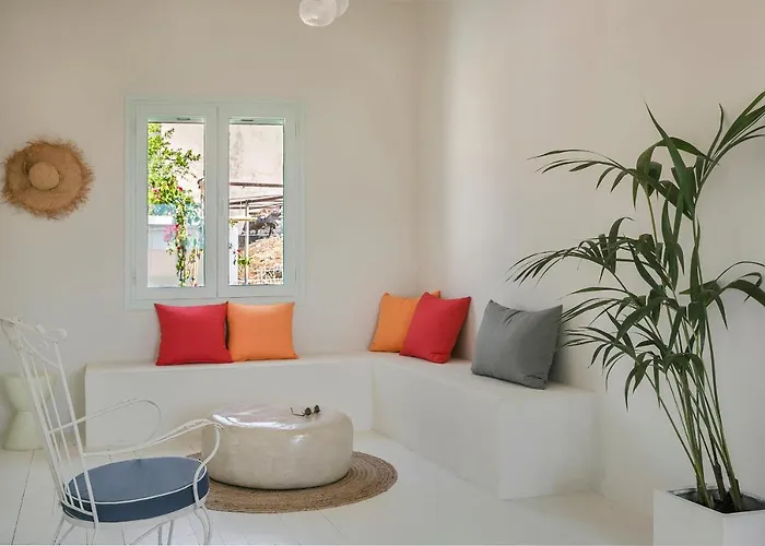 Bohemian Nest - Cheerful 2-bedroom With Pool Villa