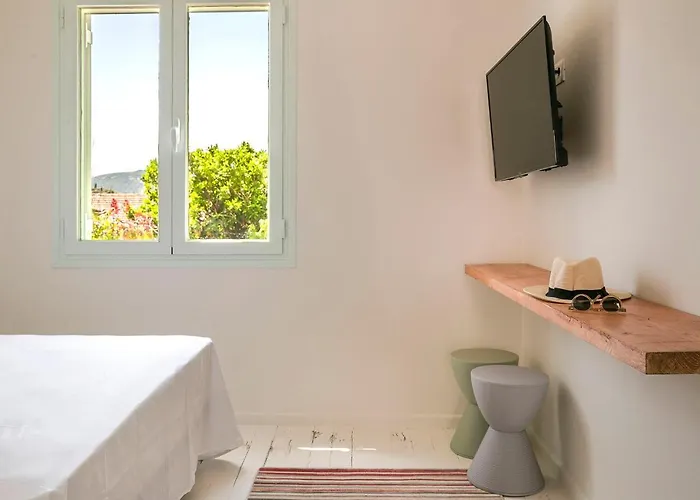 Bohemian Nest - Cheerful 2-bedroom With Pool Villa Dhavgáta