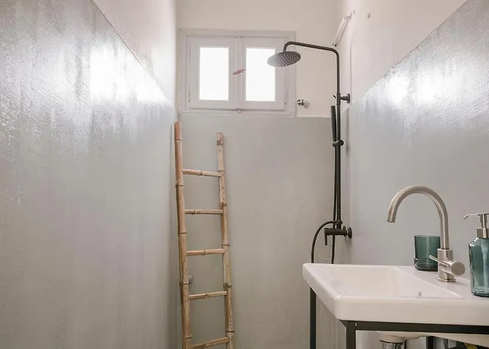 Villa Bohemian Nest - Cheerful 2-bedroom With Pool