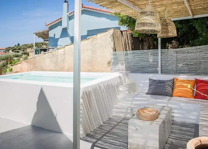 Bohemian Nest - Cheerful 2-bedroom With Pool Villa